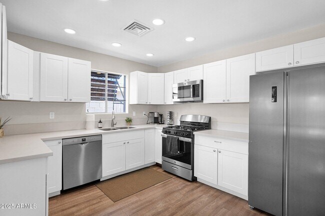 4137 E Sells Dr in Phoenix, AZ - Foto de edificio - Building Photo