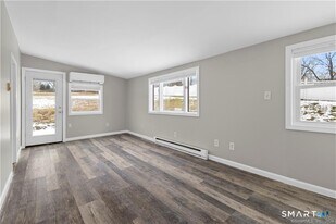 1162 Moose Hill Rd in Guilford, CT - Building Photo
