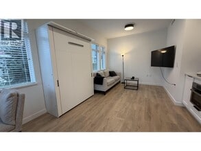 2825 St George St in Port Moody, BC - Building Photo - Building Photo