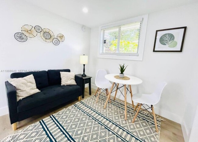 2612 SW 12th St in Miami, FL - Foto de edificio - Building Photo