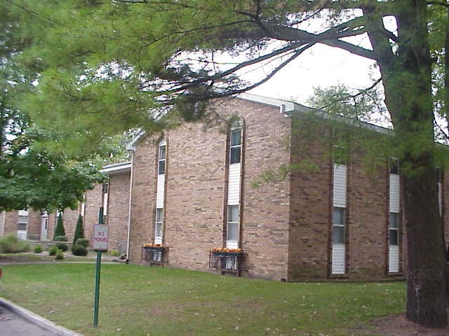 233 N Beach Dr in Monticello, IN - Foto de edificio