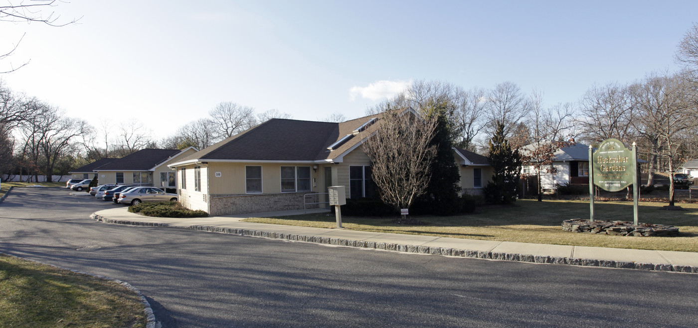 Heckscher Gardens in East Islip, NY - Building Photo