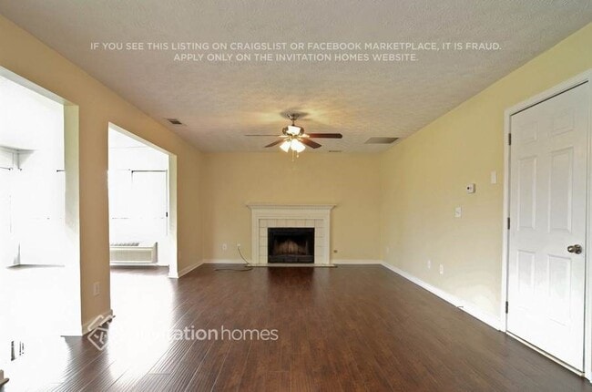 129 Meadowview Ln in Powder Springs, GA - Foto de edificio - Building Photo