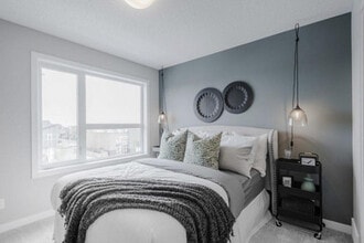 850 Belmont Drive SW in Calgary, AB - Building Photo - Building Photo