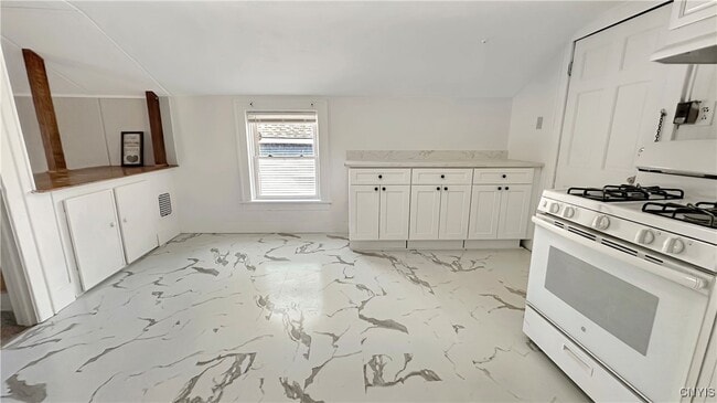 809 Hamilton St in Utica, NY - Building Photo - Building Photo