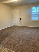 1221 W Franklin St in Shelton, WA - Foto de edificio - Building Photo