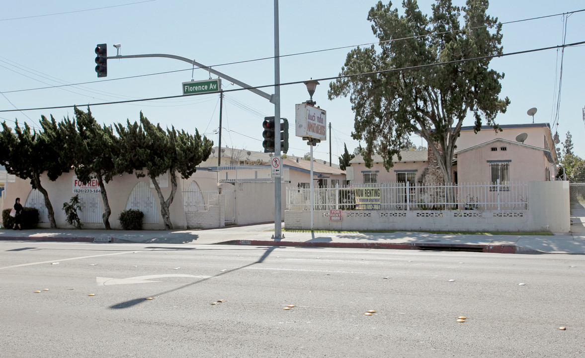 4736 Florence Ave in Bell, CA - Building Photo