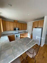 3406 NW Essex Ct in Albany, OR - Building Photo - Building Photo