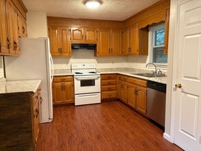 4011 Gracemont Dr NW in Winston-Salem, NC - Building Photo - Building Photo