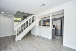 8803 Vinkins Rd in Houston, TX - Building Photo