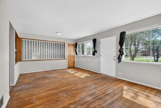 743 Shepley Dr in St. Louis, MO - Building Photo - Building Photo