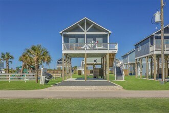 1079 Cedar Ln in Gilchrist, TX - Building Photo - Building Photo
