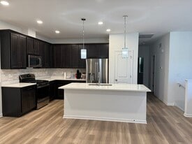 287 Kingsport Dr in South Elgin, IL - Building Photo