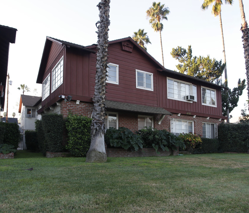 11974 Moorpark St in Studio City, CA - Building Photo