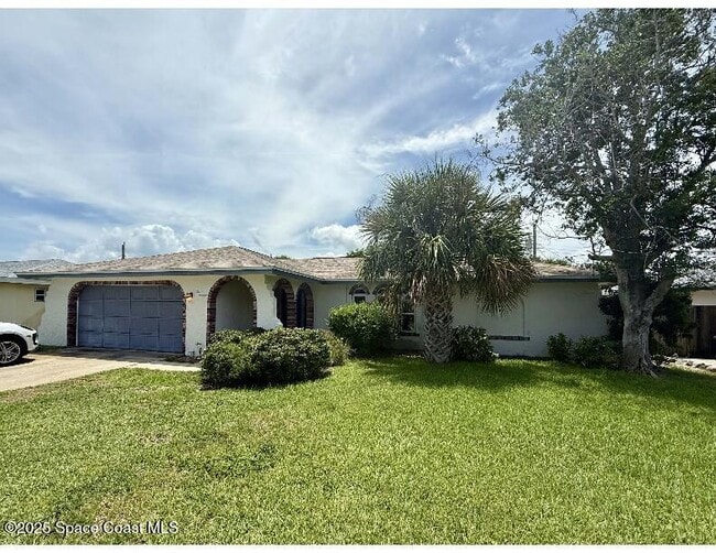 property at 213 Harbour Dr W