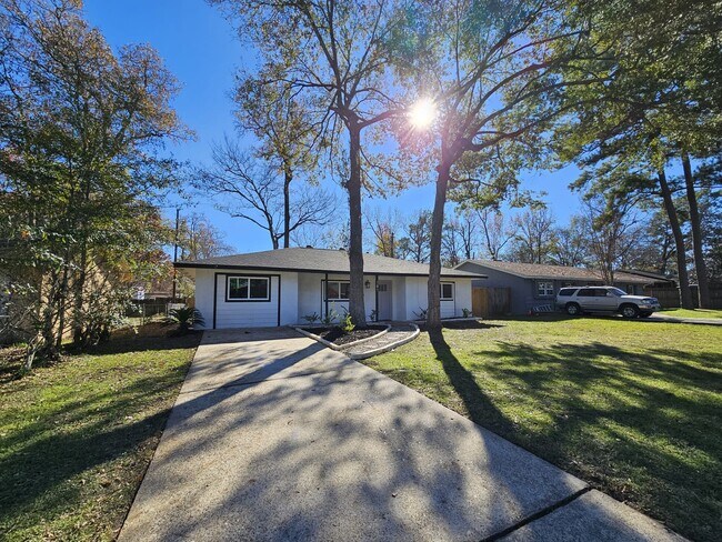 307 Hildred Ave in Conroe, TX - Building Photo - Building Photo