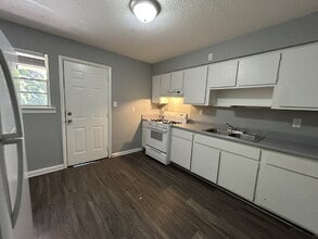 11 Hampstead Ave in Savannah, GA - Building Photo - Building Photo