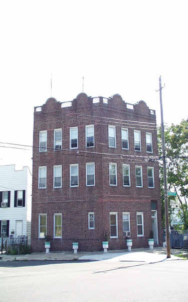 170 Soundview Ave in Bronx, NY - Building Photo