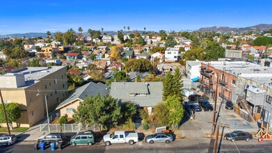 1033 N Coronado St in Los Angeles, CA - Building Photo - Building Photo