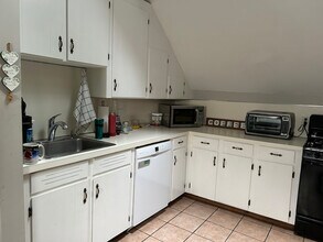 11 Arbor St in Wenham, MA - Foto de edificio - Building Photo