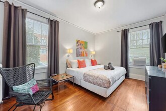 536 Hawthorne Ln in Charlotte, NC - Building Photo - Building Photo