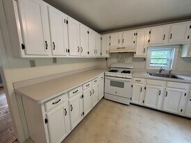 164 Bowen St in Boston, MA - Building Photo