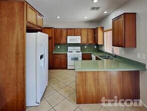 10119 Deep Glen St in Las Vegas, NV - Building Photo - Building Photo