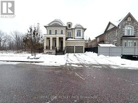 18 Yuan Dr in Richmond Hill, ON - Building Photo
