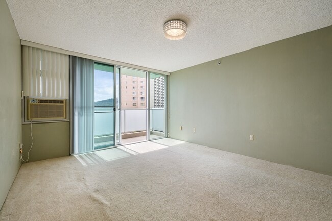 3009 Ala Makahala Pl in Honolulu, HI - Building Photo - Building Photo