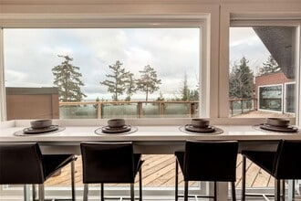 3574 Oakridge Dr in Nanaimo, BC - Building Photo - Building Photo