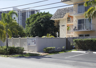 Villa San Souci in North Miami, FL - Building Photo - Building Photo