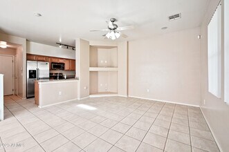 1559 S Longspur Ln in Gilbert, AZ - Building Photo - Building Photo