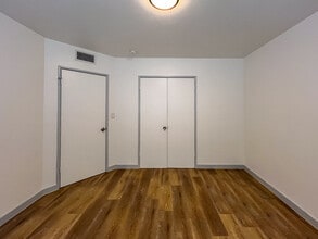 10223 S Dixon Ave in Inglewood, CA - Foto de edificio - Building Photo