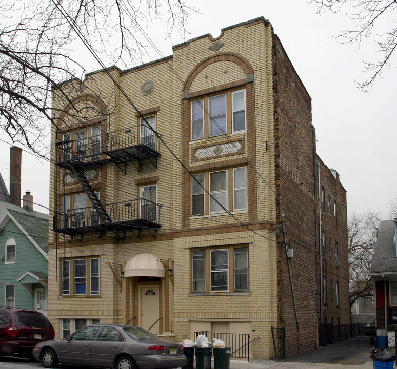 77-79 McAdoo Ave in Jersey City, NJ - Building Photo