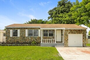 2468 Wiley St in Hollywood, FL - Building Photo