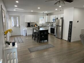 991 State Rd S-10-1490 in Johns Island, SC - Building Photo - Building Photo