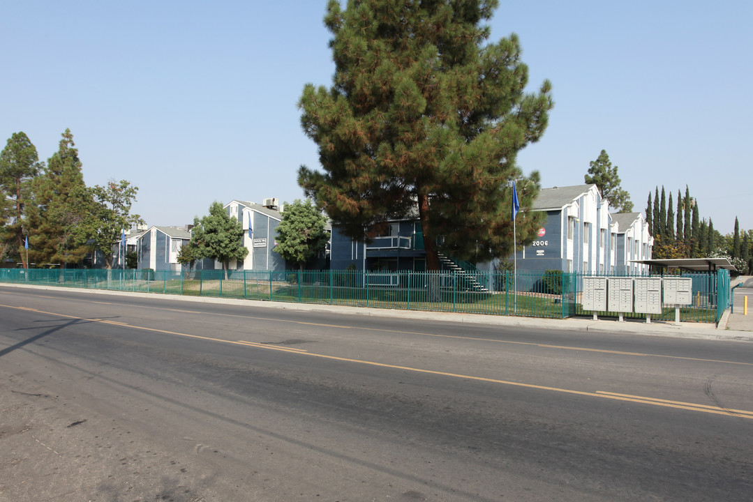 Kentucky Villas in Bakersfield, CA - Building Photo