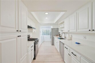 5348 Allott Ave in Los Angeles, CA - Building Photo - Building Photo