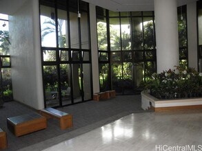 5333 Likini St in Honolulu, HI - Building Photo - Building Photo