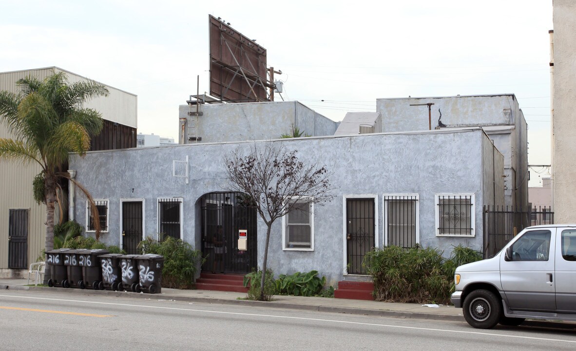 216 Olive Ave in Long Beach, CA - Building Photo