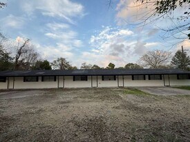 116 6th Ave in Nederland, TX - Building Photo