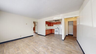 Enjoy a small community in an ideal Richfi in Richfield, MN - Building Photo - Building Photo