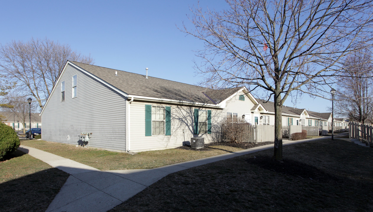 Parkmead Apartments in Grove City, OH - Building Photo