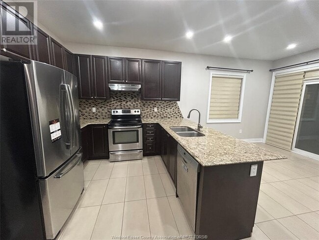 7 Glengowan St in Whitby, ON - Building Photo - Building Photo