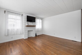 387 Woodlawn Ave in Cramerton, NC - Building Photo - Building Photo