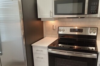 230 US 1, Unit Island Style Property in North Palm Beach, FL - Foto de edificio - Building Photo