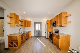 133 North St in Seymour, CT - Building Photo - Building Photo