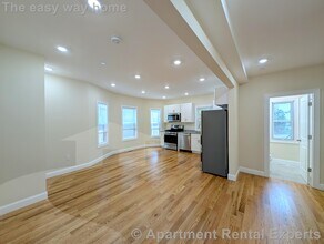 22 Holyoke Rd, Unit 1r in Somerville, MA - Foto de edificio - Building Photo