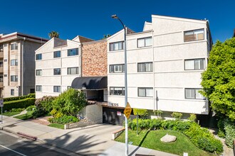 5325 Lindley Ave in Tarzana, CA - Building Photo - Primary Photo