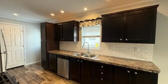 10611 Lyons Ct in Fair Haven, MI - Building Photo